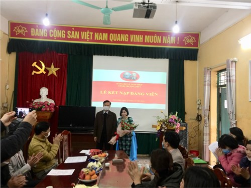 Lễ kết nạp Đảng viên mới của chi bộ Trường THCS Ninh Hiệp